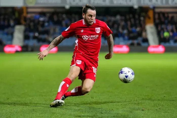 Framed Print : Bristol City's Lee Tomlin in Action Against Queens Park Rangers, 2016 (Sky Bet EFL Championship)