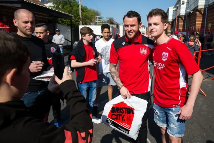 Framed Print : Bristol City's Lee Tomlin Celebrates Championship Victory Over Birmingham City Framed Print : Bristol City's Lee Tomlin Celebrates Championship Victory Over Birmingham City