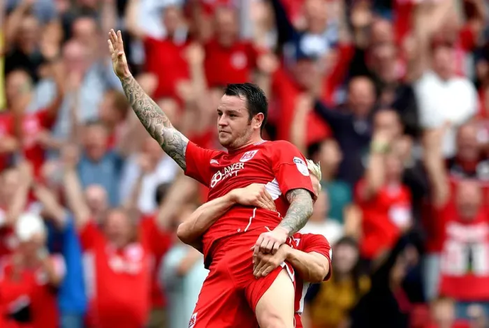 Framed Print : Bristol City's Lee Tomlin Celebrates Euphoric Goal Lifted by Magnusson vs Aston Villa (27 / 08 / 2016)