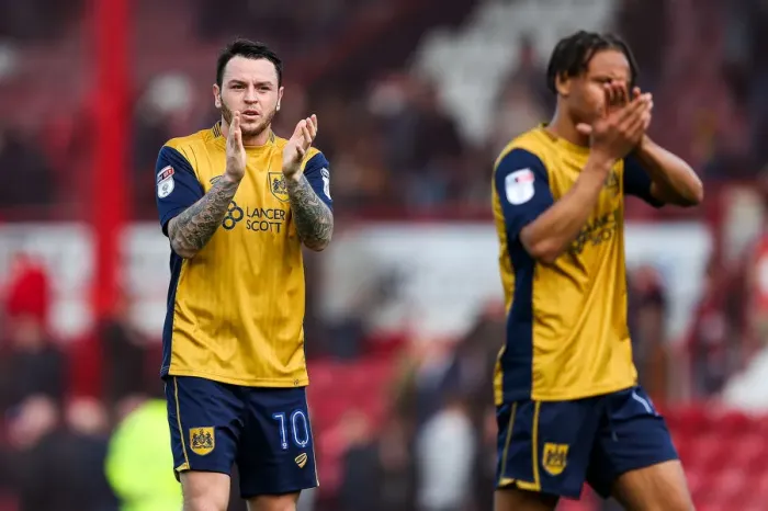 Framed Print : Bristol City's Lee Tomlin Celebrates and Thanks Fans After 2-0 Win Over Brentford