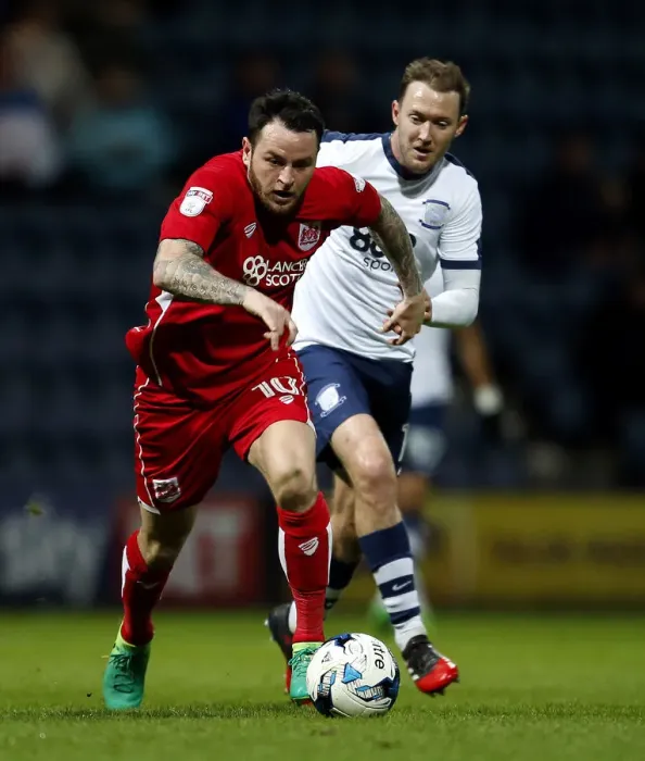 Framed Print : Bristol City's Lee Tomlin Charges Forward Against Preston North End, Sky Bet Championship, 2017 Framed Print : Bristol City's Lee Tomlin Charges Forward Against Preston North End, Sky Bet Championship, 2017