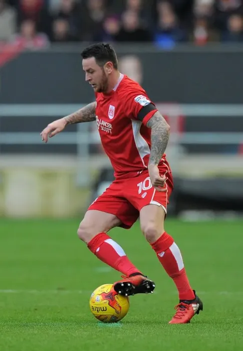 Framed Print : Bristol City's Lee Tomlin in Control at Ashton Gate vs Ipswich Town (December 2016) Framed Print : Bristol City's Lee Tomlin in Control at Ashton Gate vs Ipswich Town (December 2016)