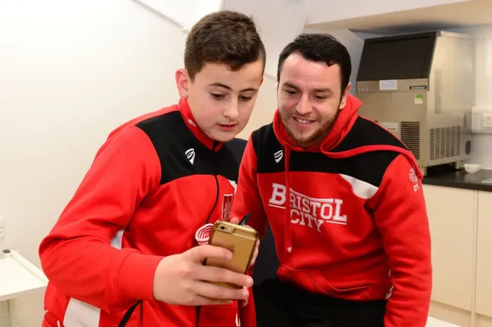 Framed Print : Bristol City's Lee Tomlin with Mascot Before Fulham Clash, 2017