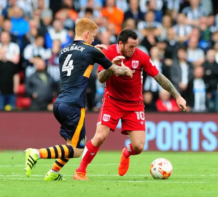 Framed Print : Bristol City's Lee Tomlin Outruns Newcastle United's Jack Colback