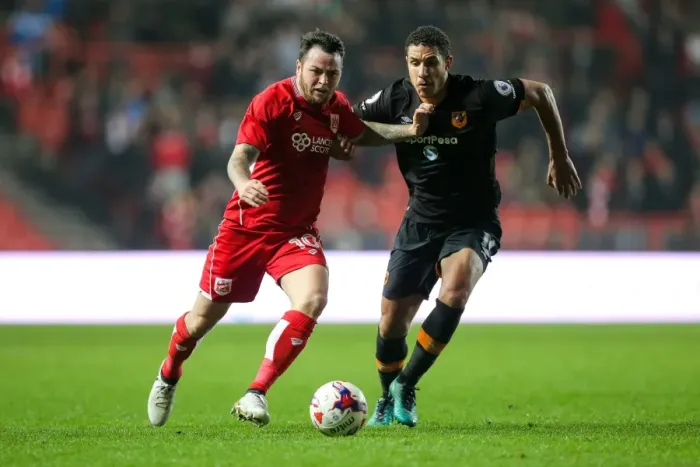 Framed Print : Bristol City's Lee Tomlin Scores Dramatic Goal Past Hull City's Jake Livermore (25-10-2016)