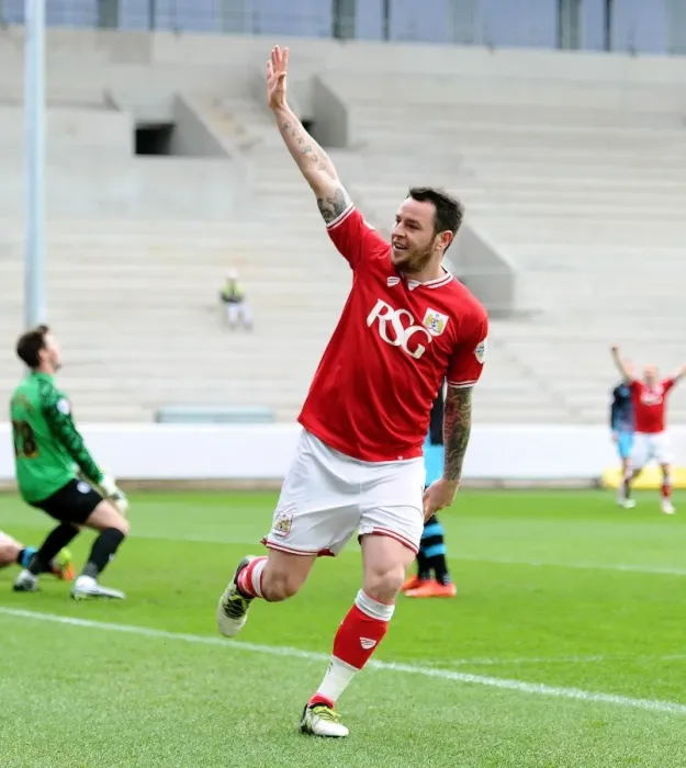 Framed Print : Bristol City's Lee Tomlin Scores Dramatic Goal Against Sheffield Wednesday in Sky Bet Championship Match Framed Print : Bristol City's Lee Tomlin Scores Dramatic Goal Against Sheffield Wednesday in Sky Bet Championship Match
