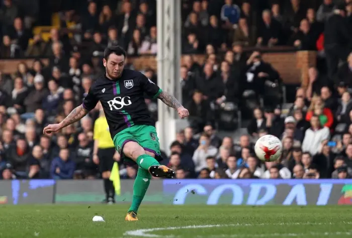 Framed Print : Bristol City's Lee Tomlin Scores Dramatic Winning Goal vs. Fulham in Sky Bet Championship (March 12, 2016) Framed Print : Bristol City's Lee Tomlin Scores Dramatic Winning Goal vs. Fulham in Sky Bet Championship (March 12, 2016)
