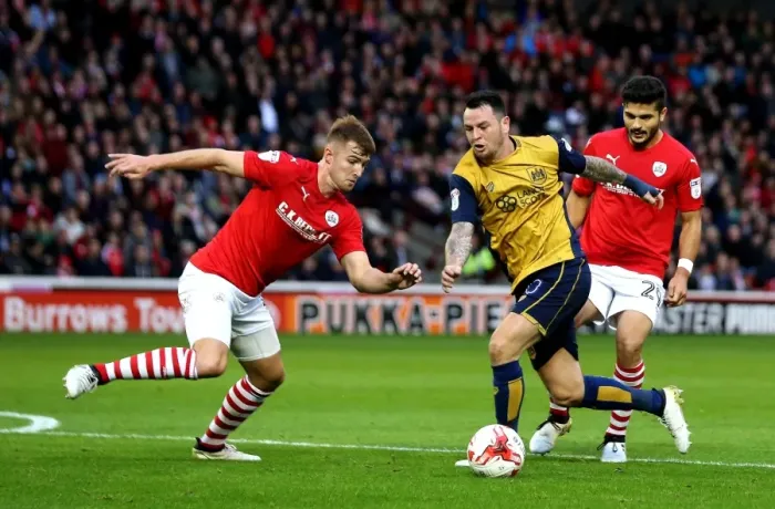 Framed Print : Bristol City's Lee Tomlin Scores at Oakwell: Barnsley vs. Bristol City, Sky Bet Championship (October 2016)