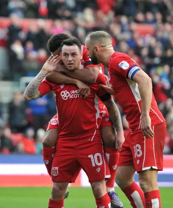 Framed Print : Bristol City's Lee Tomlin Scores Thrilling Goal Against Ipswich Town in Sky Bet Championship Match Framed Print : Bristol City's Lee Tomlin Scores Thrilling Goal Against Ipswich Town in Sky Bet Championship Match
