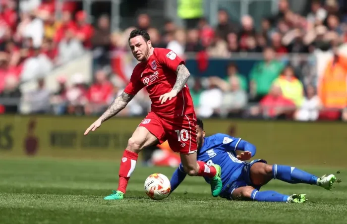 Framed Print : Bristol City's Lee Tomlin Slips Past Birmingham's Davis in Championship Clash