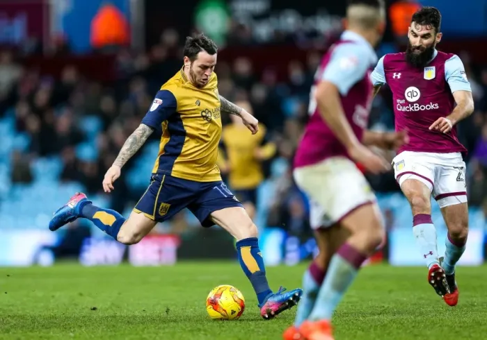 Framed Print : Bristol City's Lee Tomlin at Villa Park during Aston Villa vs. Bristol City Championship Match, 2017 Framed Print : Bristol City's Lee Tomlin at Villa Park during Aston Villa vs. Bristol City Championship Match, 2017