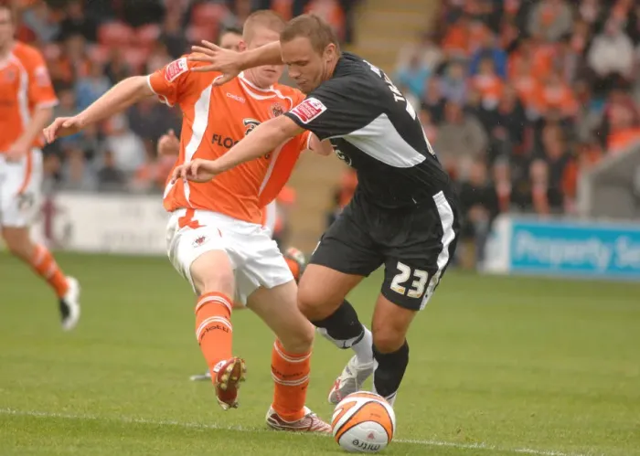 Framed Print : Bristol City's Lee Trundle in Action against Blackpool