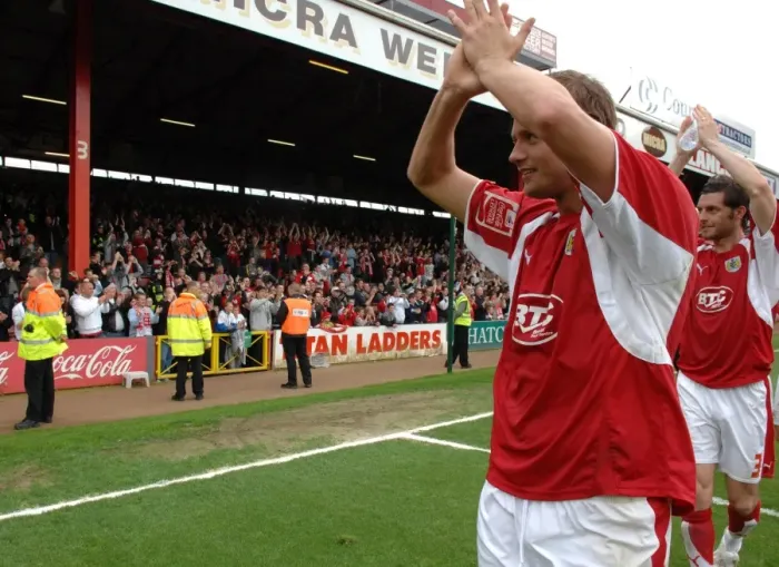 Framed Print : Bristol City's Lee Trundle in Action Against Preston North End