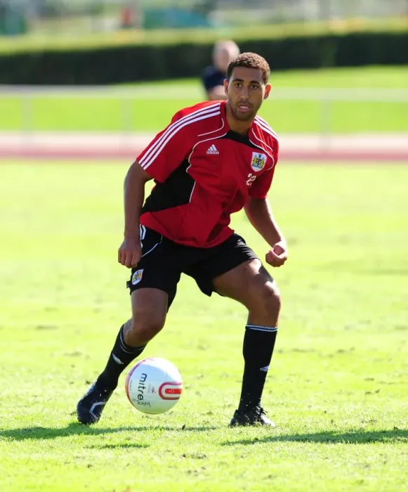 Framed Print : Bristol City's Lewin Nyatanga in Focus during Training Framed Print : Bristol City's Lewin Nyatanga in Focus during Training