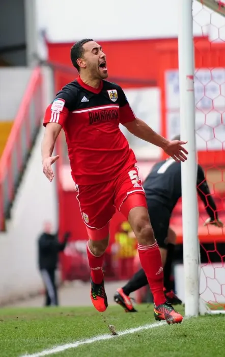 Framed Print : Bristol City's Lewin Nyatanga Scores Dramatic Winning Goal Against Barnsley in Npower Championship (2013)