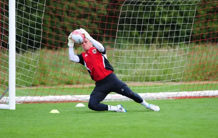 Framed Print : Bristol City's Lewis Carey: Pre-Season Training - Focused and Ready