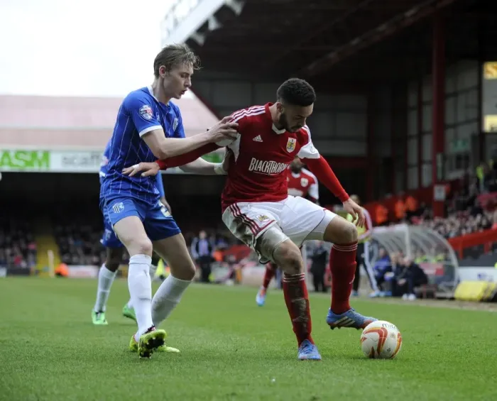 Framed Print : Bristol City's Liam Fontaine Clashes with Elliott Hewitt in Sky Bet League One Match Framed Print : Bristol City's Liam Fontaine Clashes with Elliott Hewitt in Sky Bet League One Match