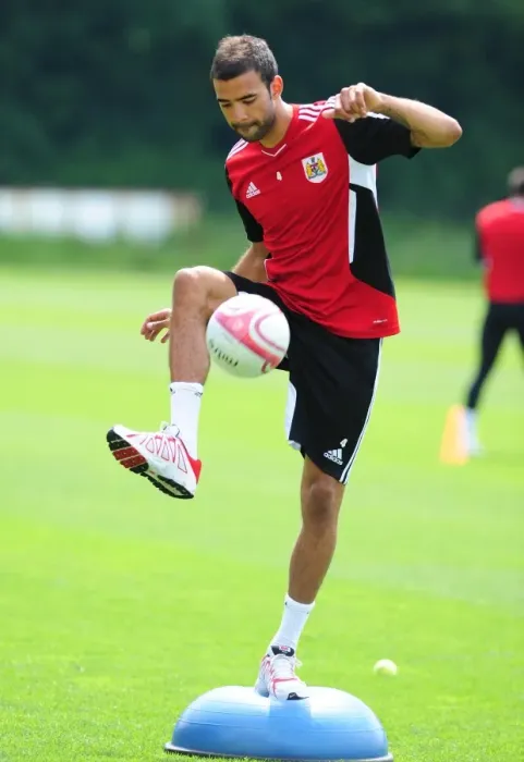 Framed Print : Bristol City's Liam Fontaine: A Focused and Determined Figure in Pre-season Training Framed Print : Bristol City's Liam Fontaine: A Focused and Determined Figure in Pre-season Training