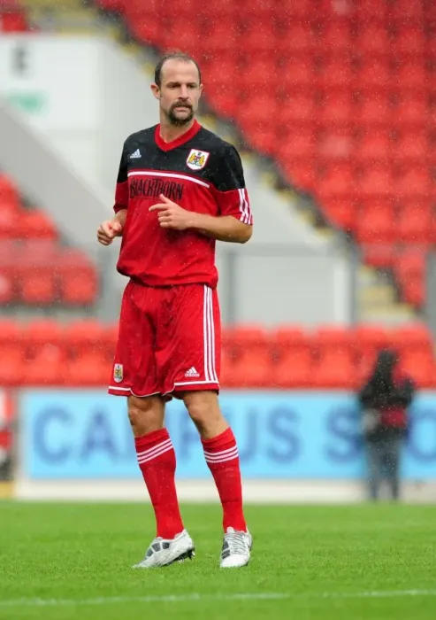 Framed Print : Bristol City's Louis Carey in Action at McDiarmid Park, July 2012 - Football Pre-Season Friendly Framed Print : Bristol City's Louis Carey in Action at McDiarmid Park, July 2012 - Football Pre-Season Friendly