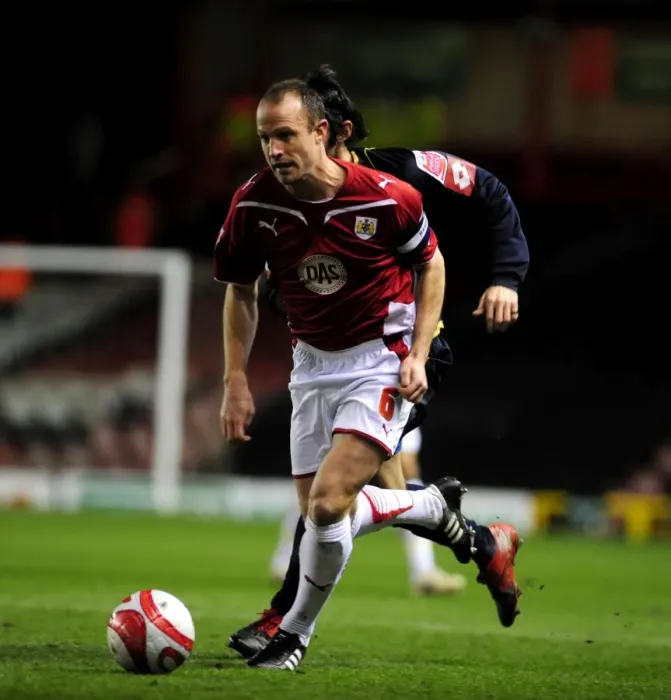 Framed Print : Bristol City's Louis Carey Rallies Team in 2010 Championship Showdown Against Barnsley at Ashton Gate