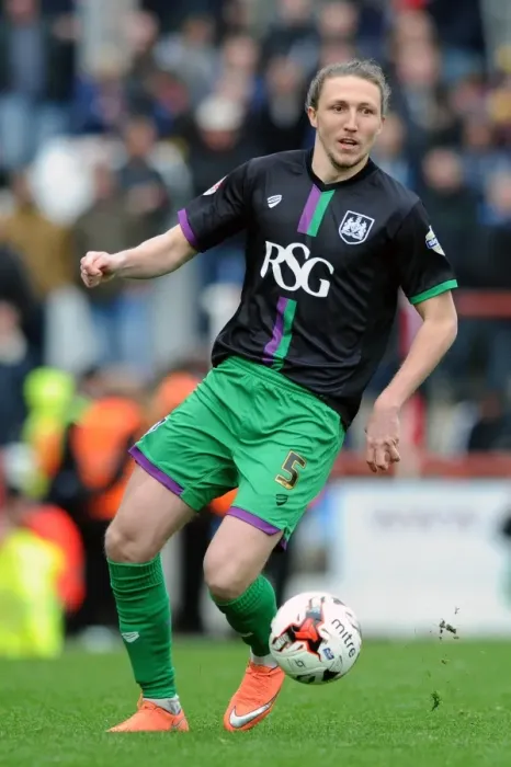 Framed Print : Bristol City's Luke Ayling in Action at Griffin Park against Brentford, Sky Bet Championship 2016 Framed Print : Bristol City's Luke Ayling in Action at Griffin Park against Brentford, Sky Bet Championship 2016