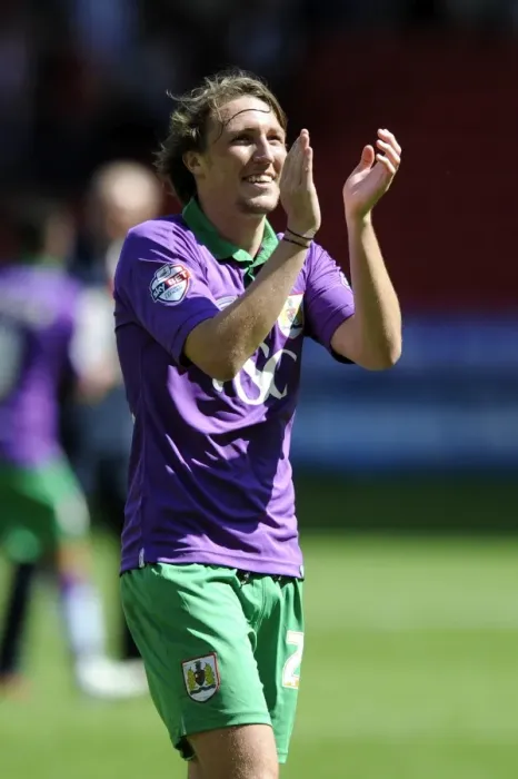 Framed Print : Bristol City's Luke Ayling in Action at Sheffield United's Bramal Lane (September 8, 2014) Framed Print : Bristol City's Luke Ayling in Action at Sheffield United's Bramal Lane (September 8, 2014)