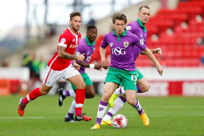 Framed Print : Bristol City's Luke Freeman in Action against Barnsley, October 2014 Framed Print : Bristol City's Luke Freeman in Action against Barnsley, October 2014