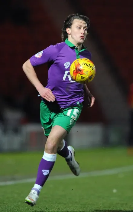 Framed Print : Bristol City's Luke Freeman in Action against Doncaster Rovers at Keepmoat Stadium, February 2015 Framed Print : Bristol City's Luke Freeman in Action against Doncaster Rovers at Keepmoat Stadium, February 2015