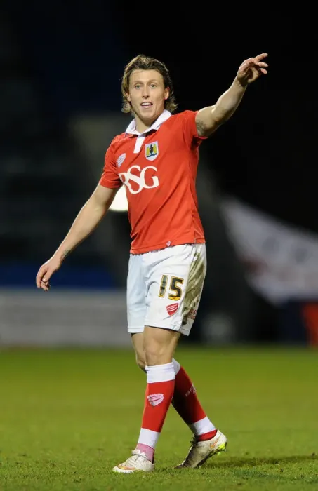 Framed Print : Bristol City's Luke Freeman in Action against Gillingham at Priestfield Stadium, Johnstone's Paint Trophy Area Final (06 / 01 / 2015)