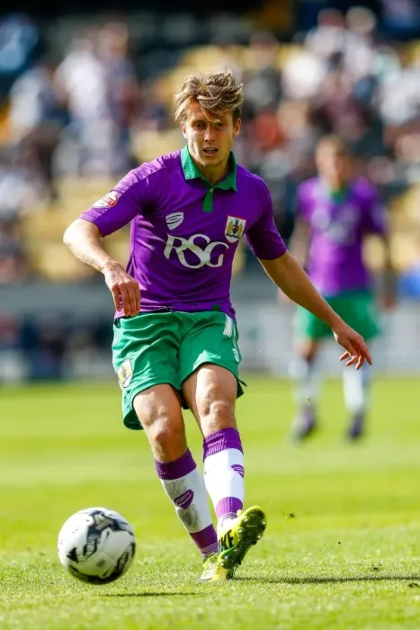 Framed Print : Bristol City's Luke Freeman in Action against Notts County, 2014 Framed Print : Bristol City's Luke Freeman in Action against Notts County, 2014
