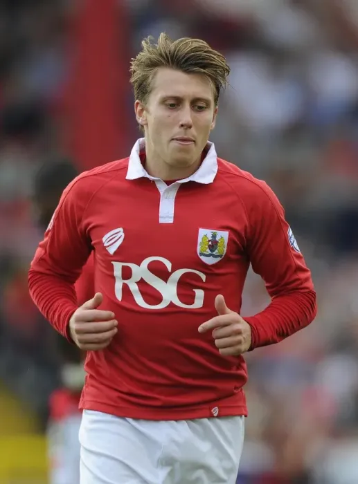 Framed Print : Bristol City's Luke Freeman in Action: Sky Bet League One Showdown vs. Scunthorpe United, September 2014 Framed Print : Bristol City's Luke Freeman in Action: Sky Bet League One Showdown vs. Scunthorpe United, September 2014
