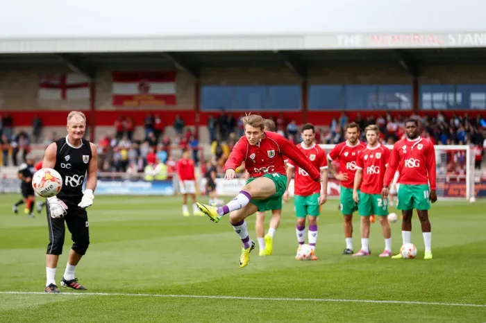 Framed Print : Bristol City's Luke Freeman Prepares for Sky Bet League 1 Clash at Fleetwood Town