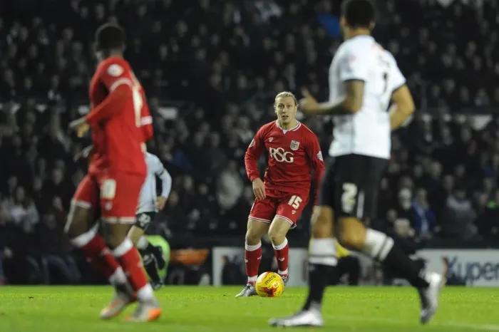 Framed Print : Bristol City's Luke Freeman Scans for Opportunities in Derby County Clash