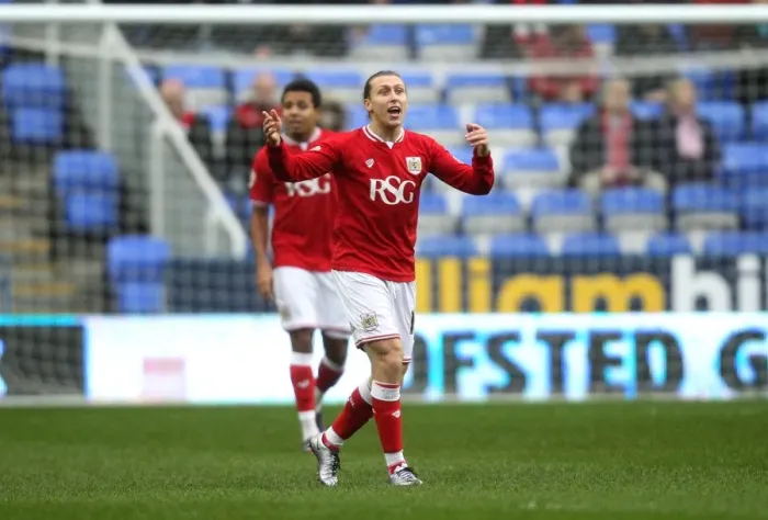Framed Print : Bristol City's Luke Freeman Signals to Teammate During Reading Match, Sky Bet Championship 2016