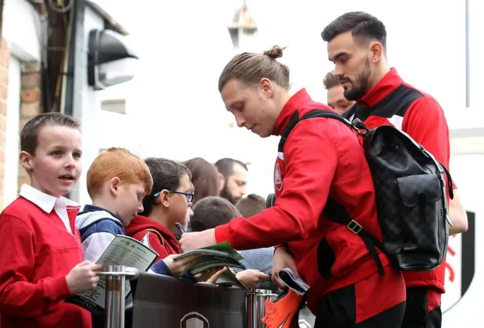 Framed Print : Bristol City's Luke Freeman Signs Autographs at Craven Cottage after Fulham Match Framed Print : Bristol City's Luke Freeman Signs Autographs at Craven Cottage after Fulham Match