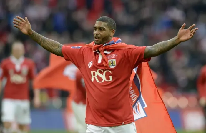 Framed Print : Bristol City's Mark Little Celebrates Johnstone's Paint Trophy Victory over Walsall at Wembley Stadium Framed Print : Bristol City's Mark Little Celebrates Johnstone's Paint Trophy Victory over Walsall at Wembley Stadium