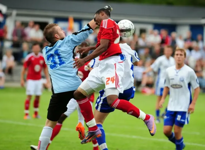 Framed Print : Bristol Citys Marlon Jackson challenges for the ariel ball with Framed Print : Bristol Citys Marlon Jackson challenges for the ariel ball with