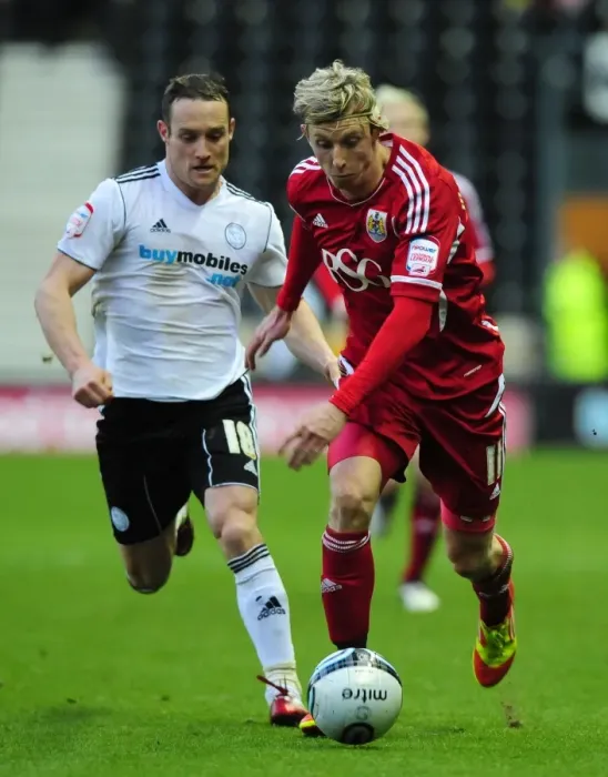 Framed Print : Bristol City's Martyn Woolford vs Ben Davies in Derby County Championship Clash - 10 / 12 / 2011 Framed Print : Bristol City's Martyn Woolford vs Ben Davies in Derby County Championship Clash - 10 / 12 / 2011