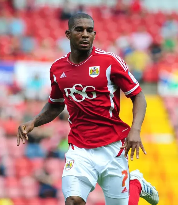 Framed Print : Bristol City's Marvin Elliott in Action Against West Brom, Championship Clash at Ashton Gate Stadium (30-07-2011) Framed Print : Bristol City's Marvin Elliott in Action Against West Brom, Championship Clash at Ashton Gate Stadium (30-07-2011)