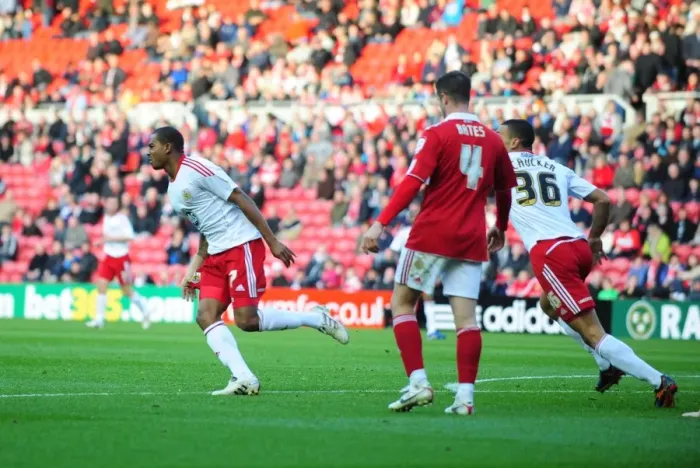 Framed Print : Bristol citys Marvin elliott celebrates with team mates after scoring the winning goal Framed Print : Bristol citys Marvin elliott celebrates with team mates after scoring the winning goal