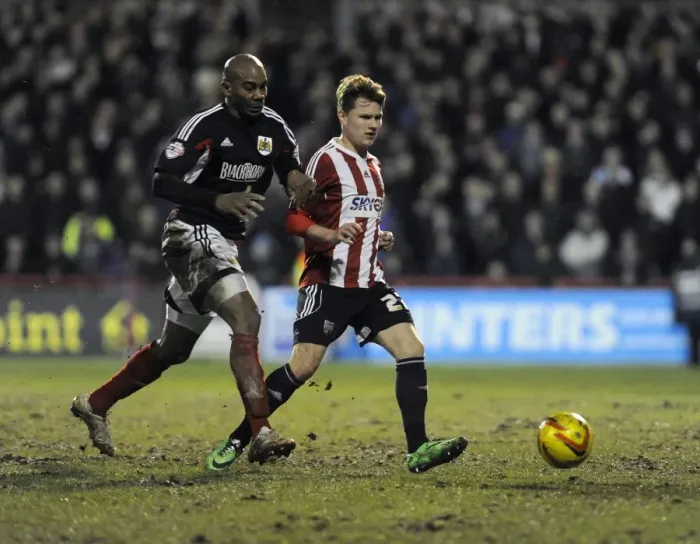 Framed Print : Bristol City's Marvin Elliott Closes In on Brentford's Jake Reeves in Intense League One Clash Framed Print : Bristol City's Marvin Elliott Closes In on Brentford's Jake Reeves in Intense League One Clash