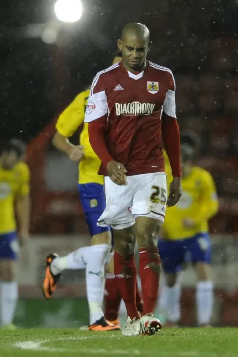Framed Print : Bristol City's Marvin Elliott Disappointed as Coventry City Celebrate Goal Framed Print : Bristol City's Marvin Elliott Disappointed as Coventry City Celebrate Goal