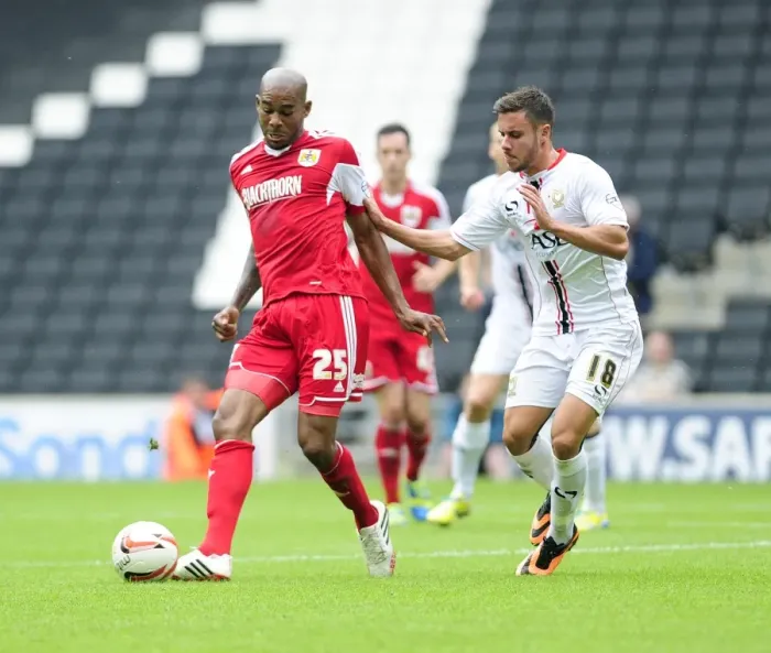 Framed Print : Bristol City's Marvin Elliott Fends Off Pressure from Milton Keynes Dons George Baldock during Sky Bet League One Clash Framed Print : Bristol City's Marvin Elliott Fends Off Pressure from Milton Keynes Dons George Baldock during Sky Bet League One Clash