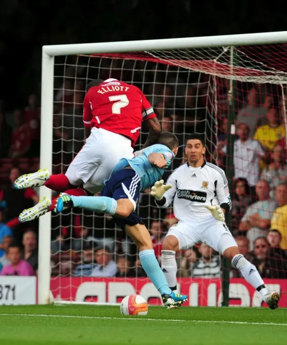 Framed Print : Bristol City's Marvin Elliott Heads Over: Championship Clash Between Bristol City and Hull City, 24 / 09 / 2011 Framed Print : Bristol City's Marvin Elliott Heads Over: Championship Clash Between Bristol City and Hull City, 24 / 09 / 2011