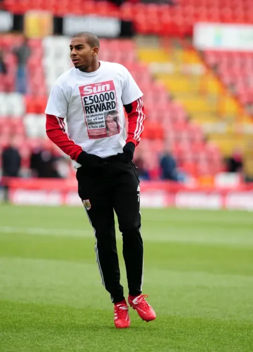 Framed Print : Bristol City's Marvin Elliott Promotes Sun's £50, 000 Reward for Joanna Yeates Killer in FA Cup Match vs. Sheffield Wednesday
