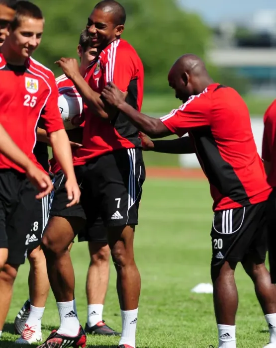 Framed Print : Bristol Citys Marvin Elliott shares a joke with team mates