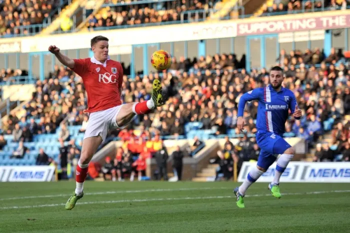 Framed Print : Bristol City's Matt Smith in Control: Priestfield Showdown, Sky Bet League One (Gillingham vs. Bristol City), December 2014 Framed Print : Bristol City's Matt Smith in Control: Priestfield Showdown, Sky Bet League One (Gillingham vs. Bristol City), December 2014
