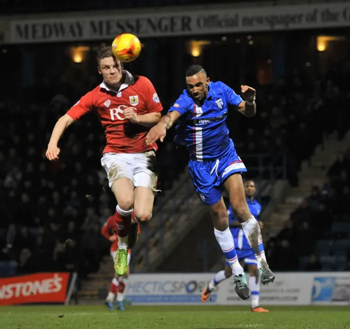 Framed Print : Bristol City's Matt Smith Heads the Ball in Johnstone's Paint Trophy Area Final at Gillingham's Priestfield Stadium, 06.01.2015 Framed Print : Bristol City's Matt Smith Heads the Ball in Johnstone's Paint Trophy Area Final at Gillingham's Priestfield Stadium, 06.01.2015