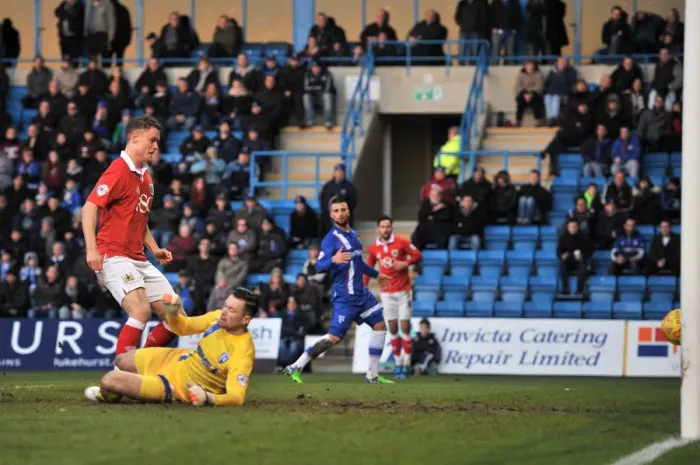 Framed Print : Bristol City's Matt Smith Scores Second Goal vs. Gillingham, 28 December 2014 - 0-2