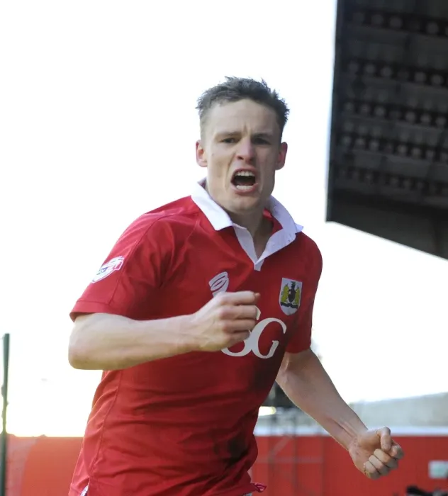 Framed Print : Bristol City's Matt Smith Scores Thrilling Goal Against Fleetwood Town, Ashton Gate, January 2015 Framed Print : Bristol City's Matt Smith Scores Thrilling Goal Against Fleetwood Town, Ashton Gate, January 2015